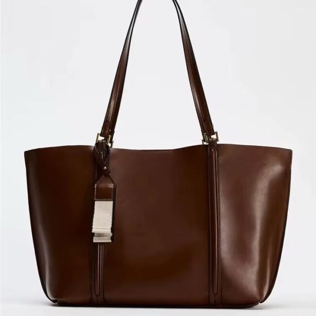 Sac en Cuir Élégant - Simplicité et Raffinement