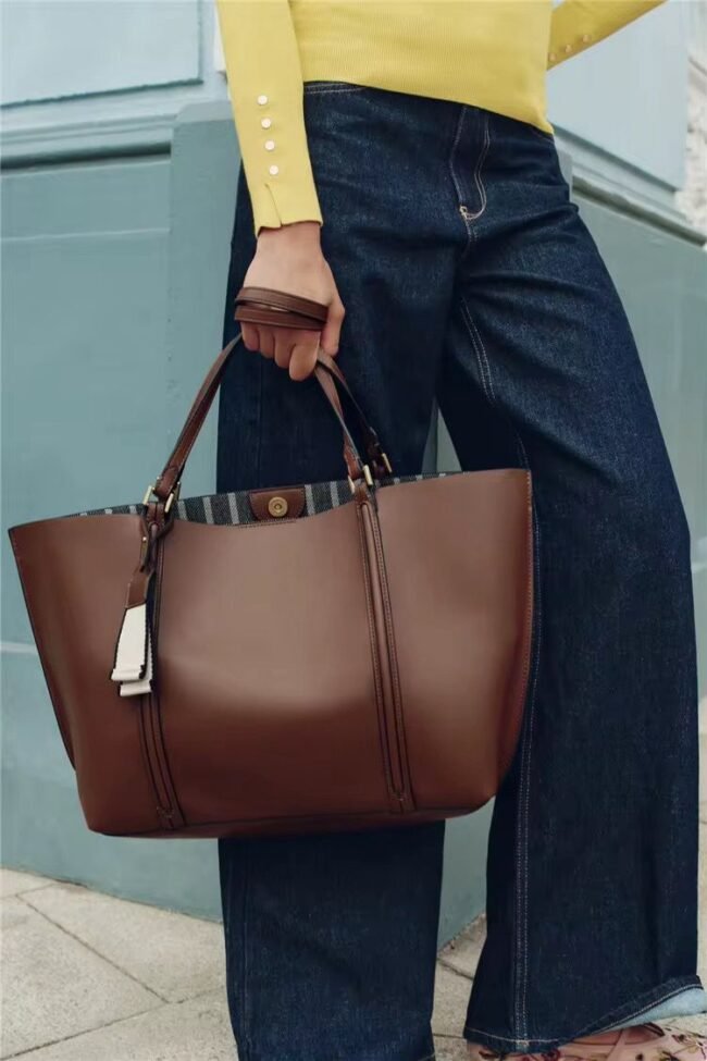 Sac en Cuir Élégant - Simplicité et Raffinement – Image 6